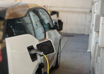 So vielen Mietern in Deutschland fehlt die Lademöglichkeit zu Hause