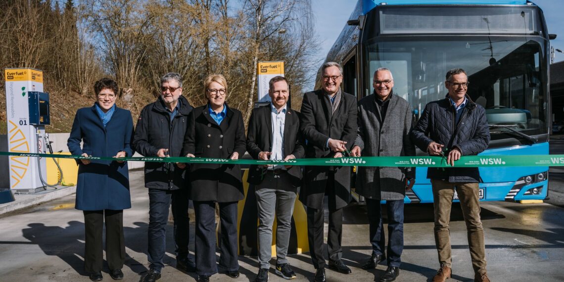 Wuppertag_WSW_Wasserstofftankstelle_Wasserstoffbus