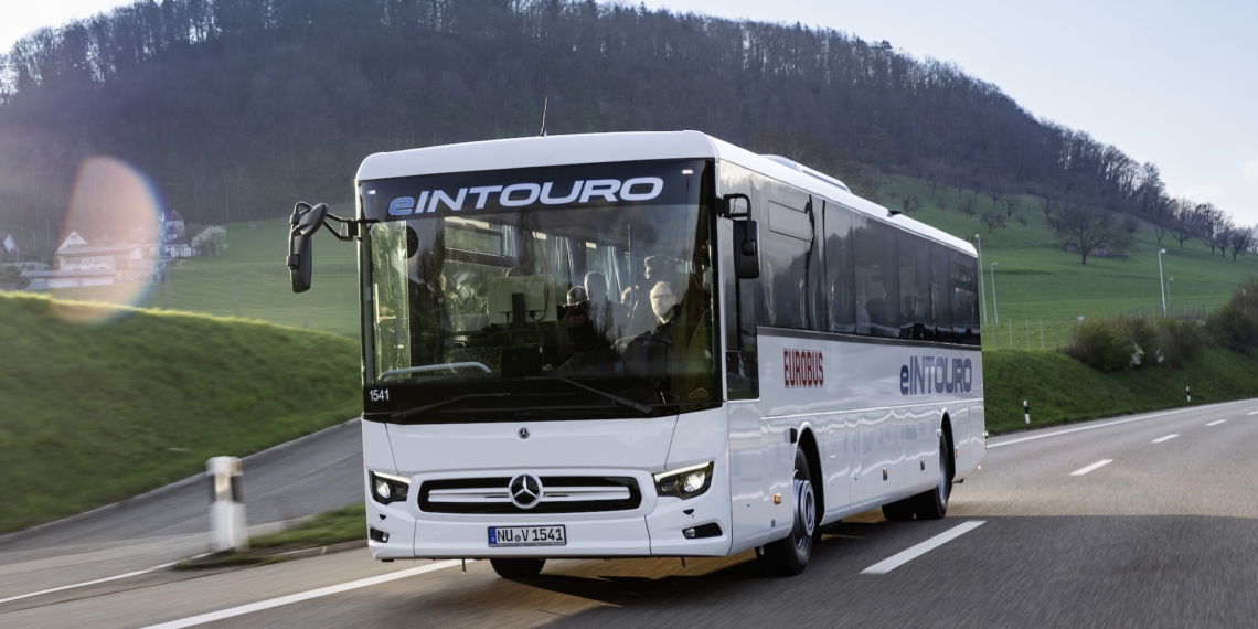 Elektrobus-Mercedes-Benz-eIntouro