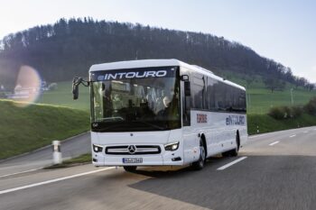 Elektrobus-Mercedes-Benz-eIntouro