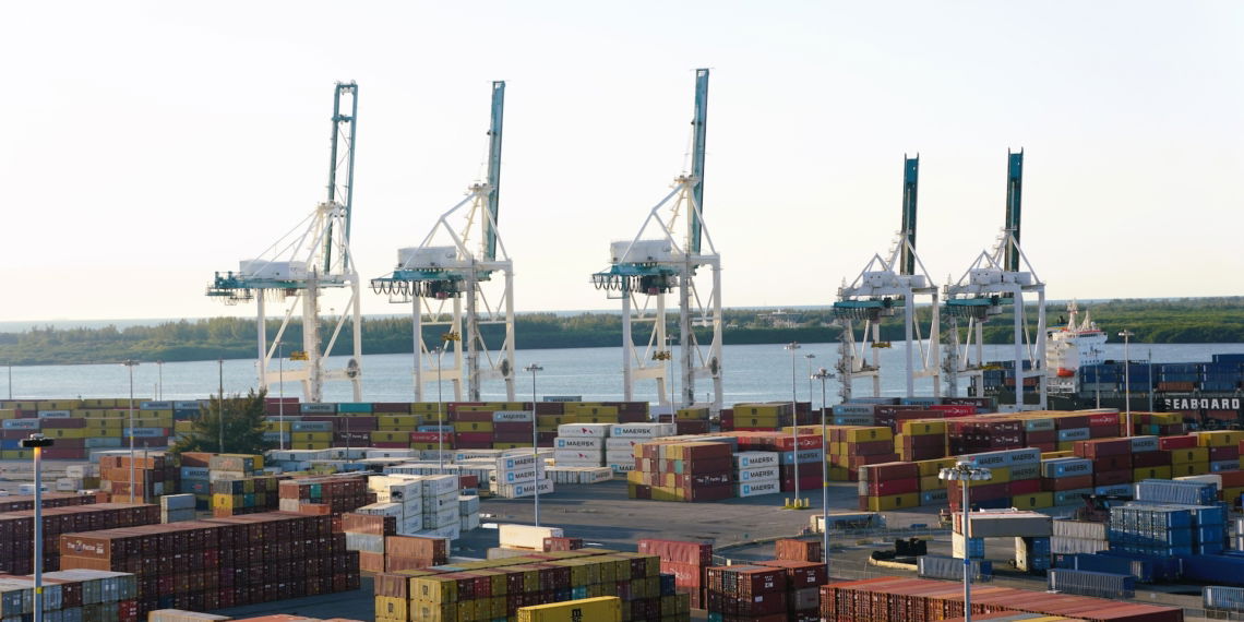 Schiff-Container-Import-Export-Wirtschaft