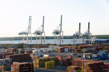 Schiff-Container-Import-Export-Wirtschaft