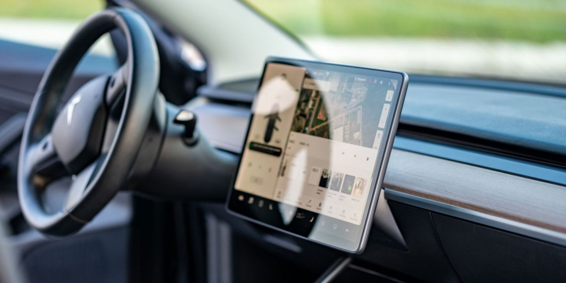 Tesla soll womöglich Kilometerzähler manipuliert haben