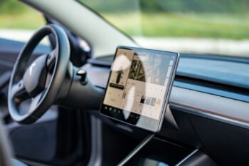Tesla soll womöglich Kilometerzähler manipuliert haben