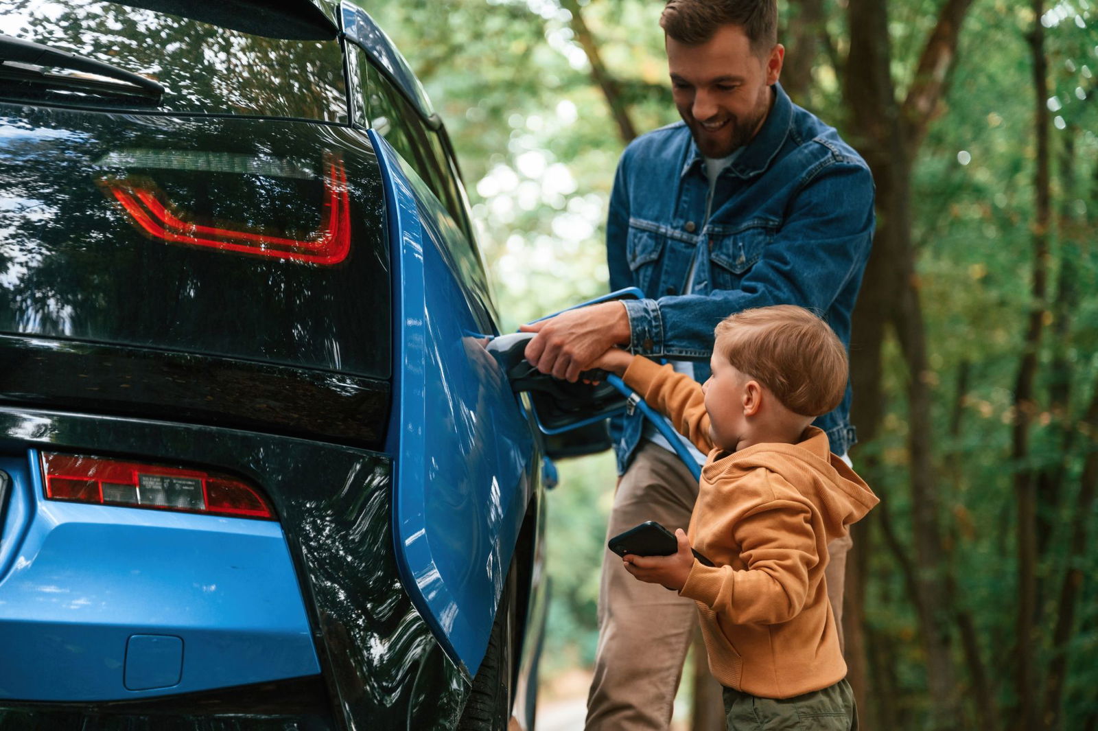 Erfahrungen: Warum Menschen wirklich auf E-Autos setzen