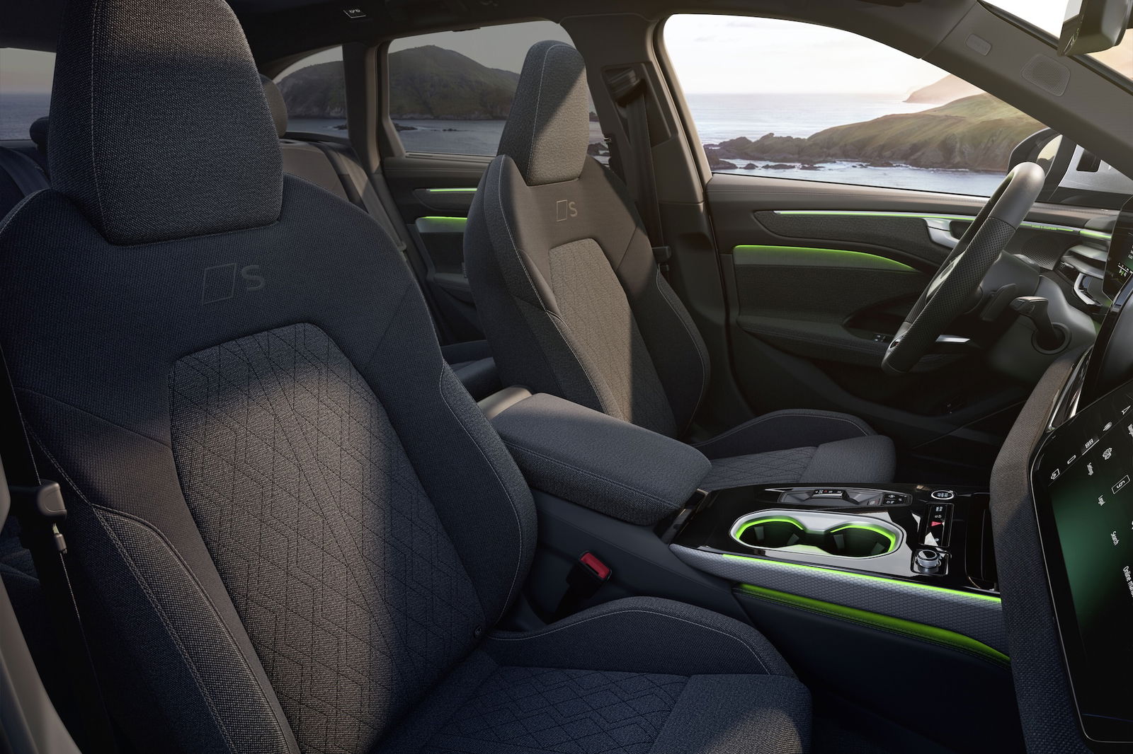 Audi-A6-Plug-in-Hybrid-Cockpit