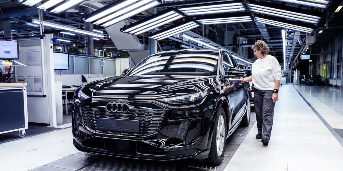 Audi-E-Auto-Produktion-Ingolstadt-Kontrolle-Montage