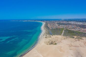Die Stadt Geraldton in Australien. Gut 20 km nördlich davon könnte ein Tiefseehafen für den Export von Wasserstoff nach Europa entstehen