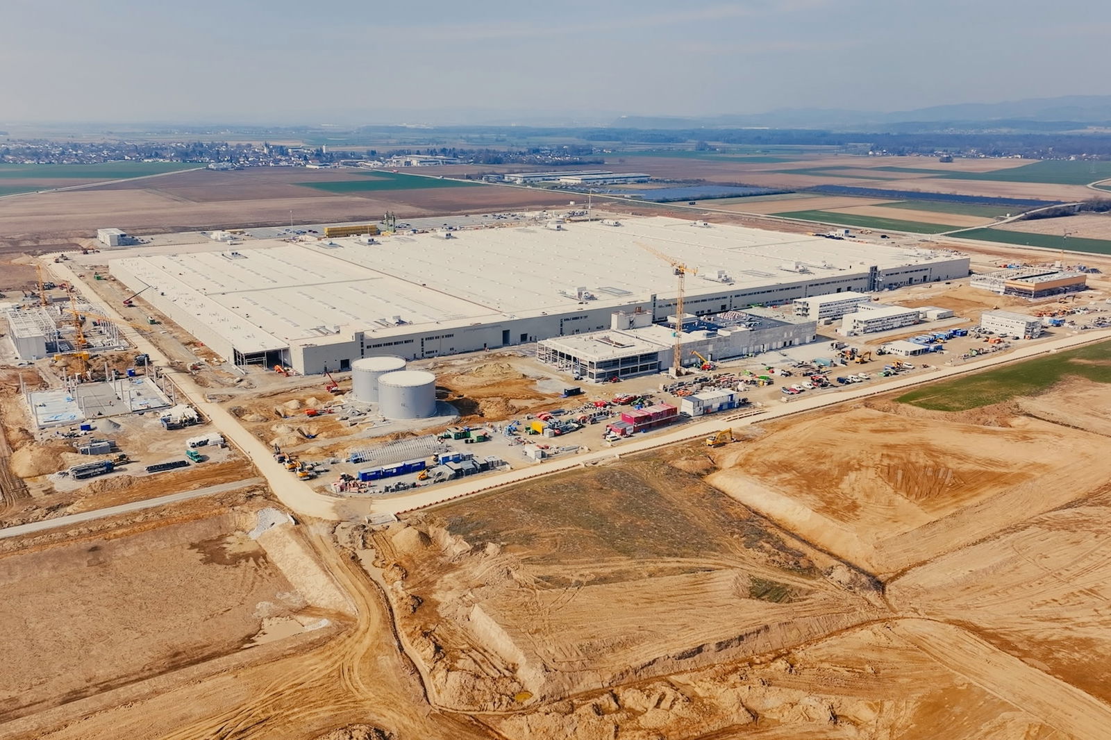 BMW: Montagewerk für E-Auto-Akkus in Niederbayern nimmt Gestalt an