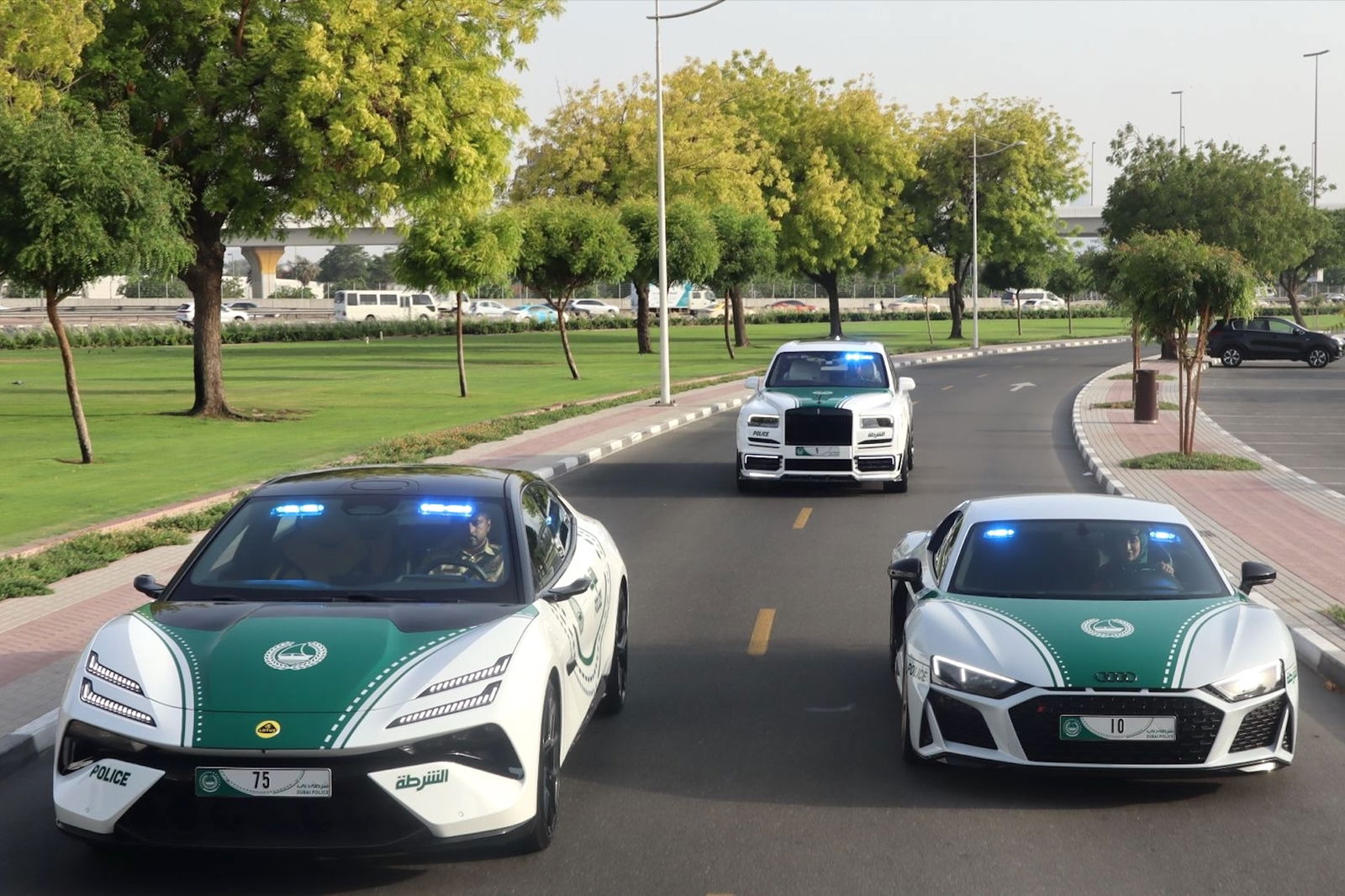 Rasende-Ordnungsh-ter-Die-Dubai-Police-wird-elektrisch