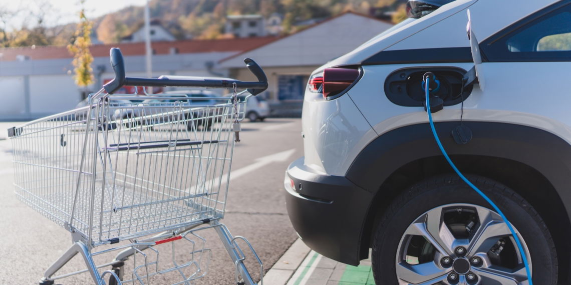 E-Auto-Laden-Handel-Supermarkt-Einkaufen