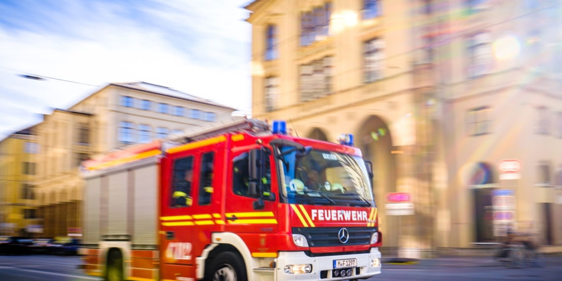 Feuerwehr-E-Auto-Brand-Loeschen