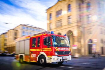 Feuerwehr-E-Auto-Brand-Loeschen