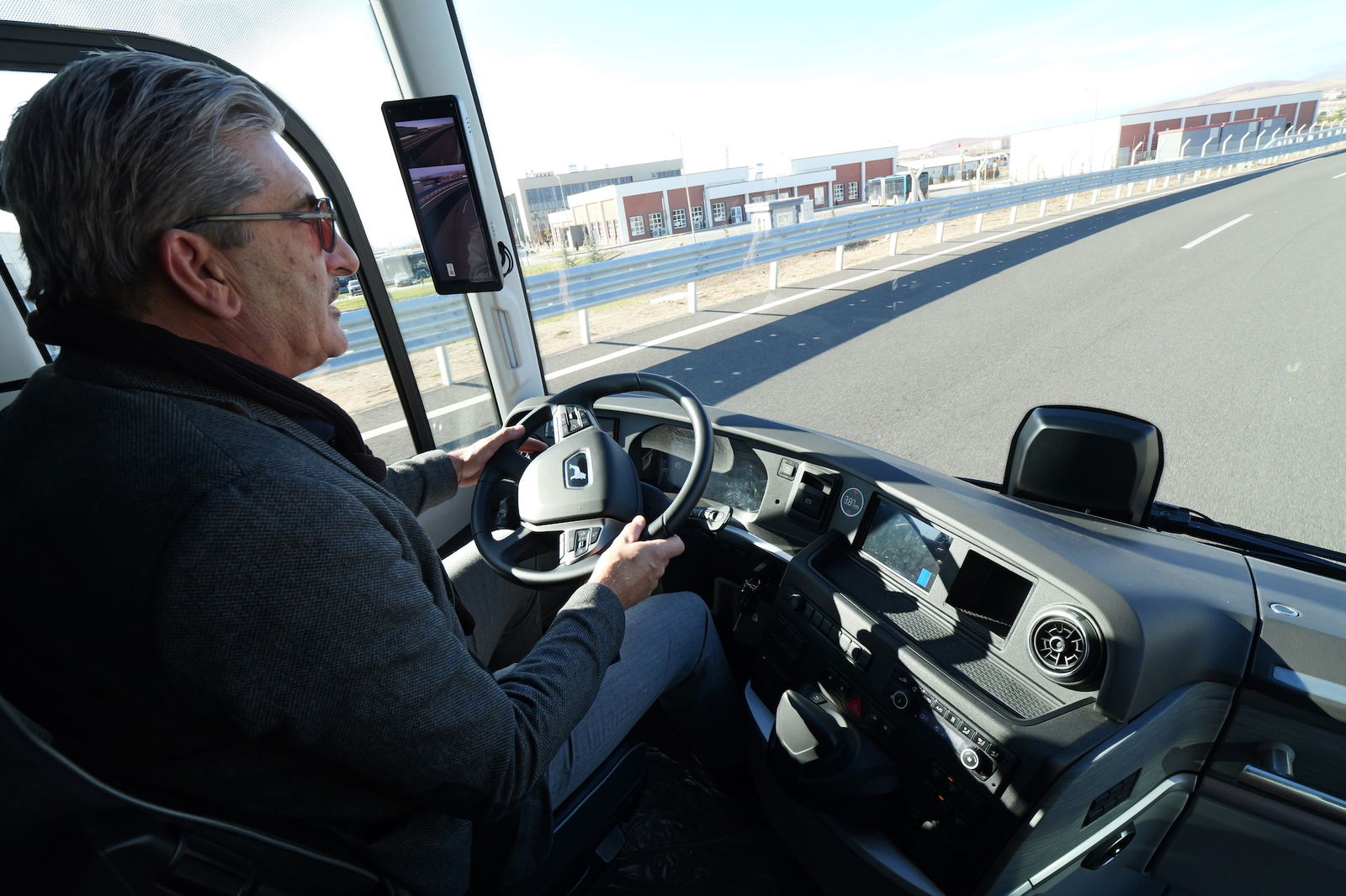 MAN-eCoach-Elektro-Reisebus-Cockpit