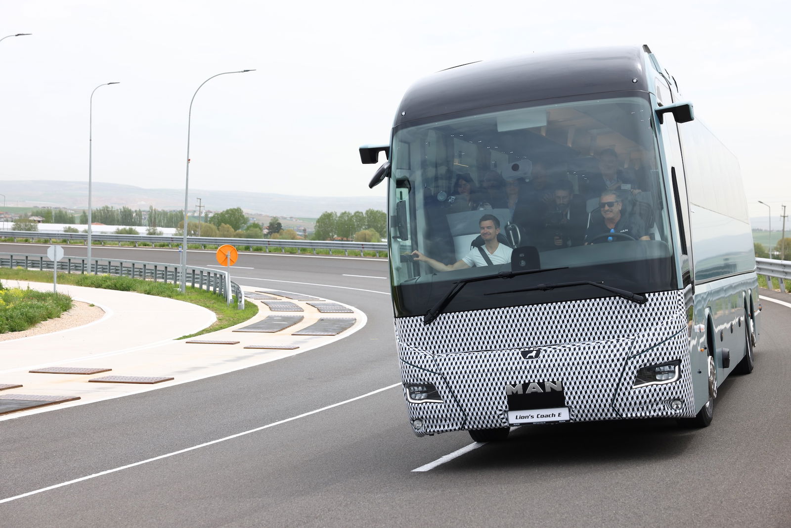 MAN zeigt Elektro-Reisebus Lion‘s Coach E
