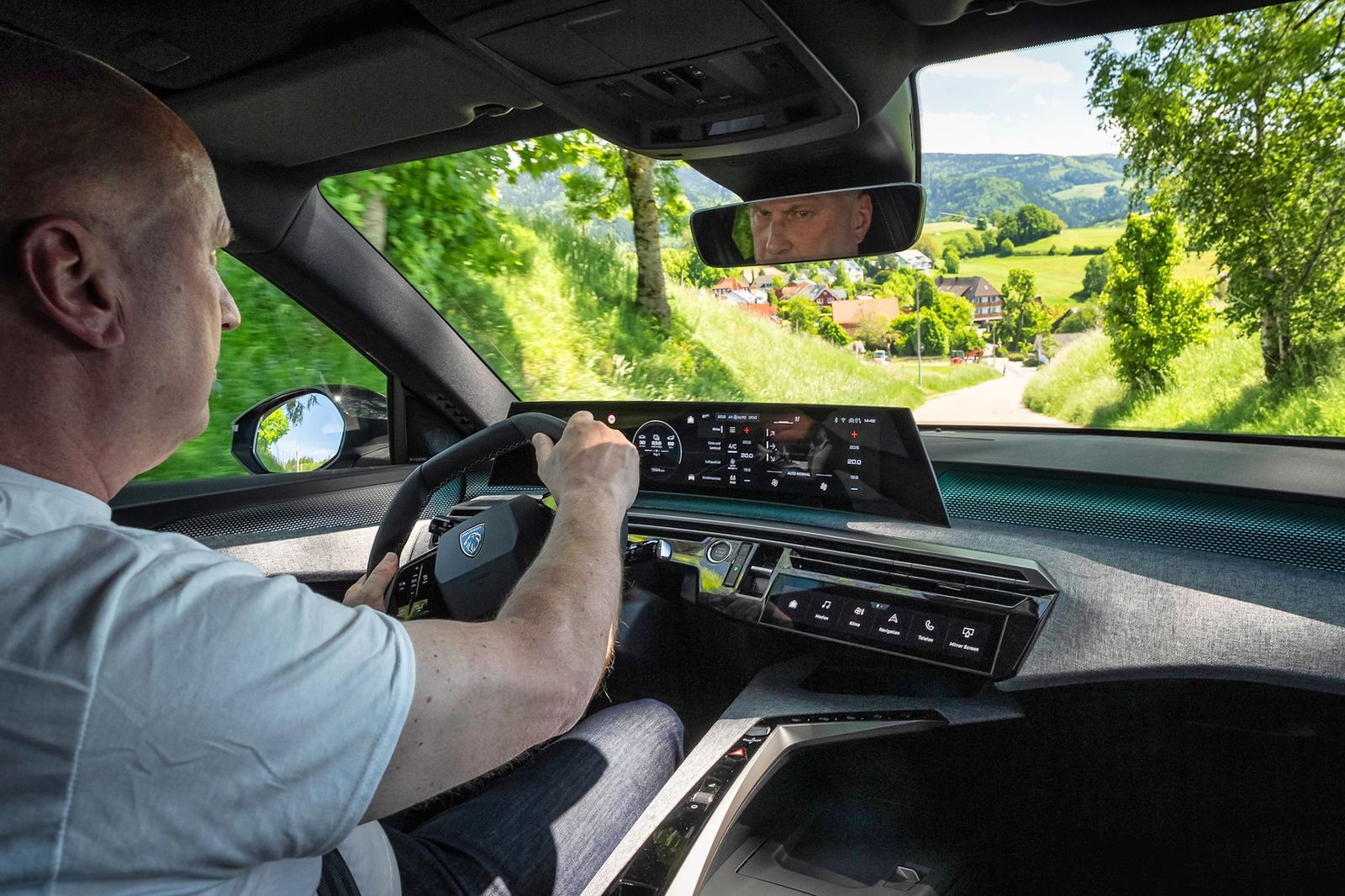 Peugeot 3008 Electric 325 Dual Motor Allrad Test Cockpit