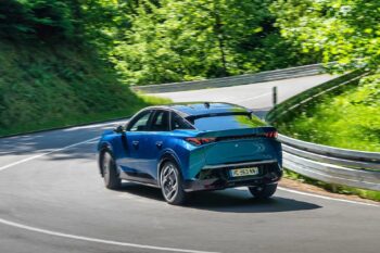 Peugeot 3008 Electric 325 Dual Motor Allrad Test Kurve
