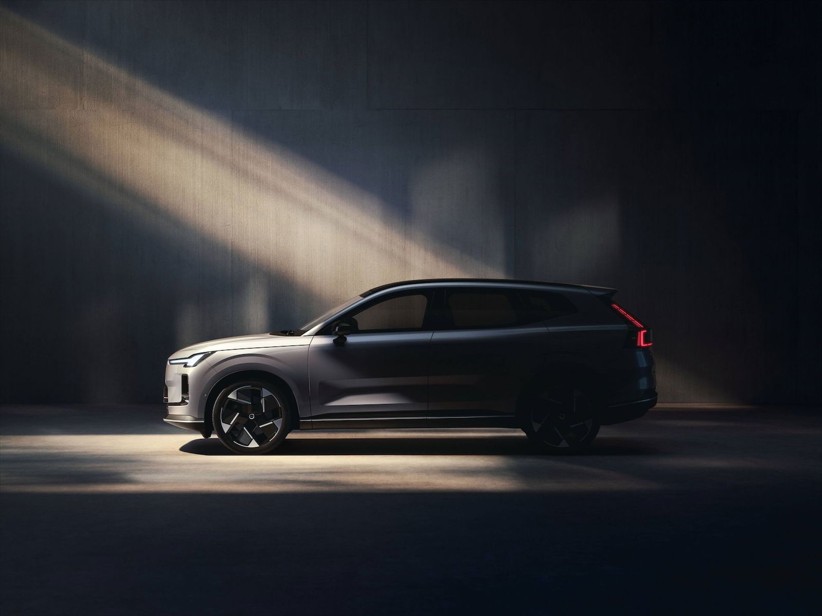 Volvo XC70 startet mit 200 km E-Reichweite in China