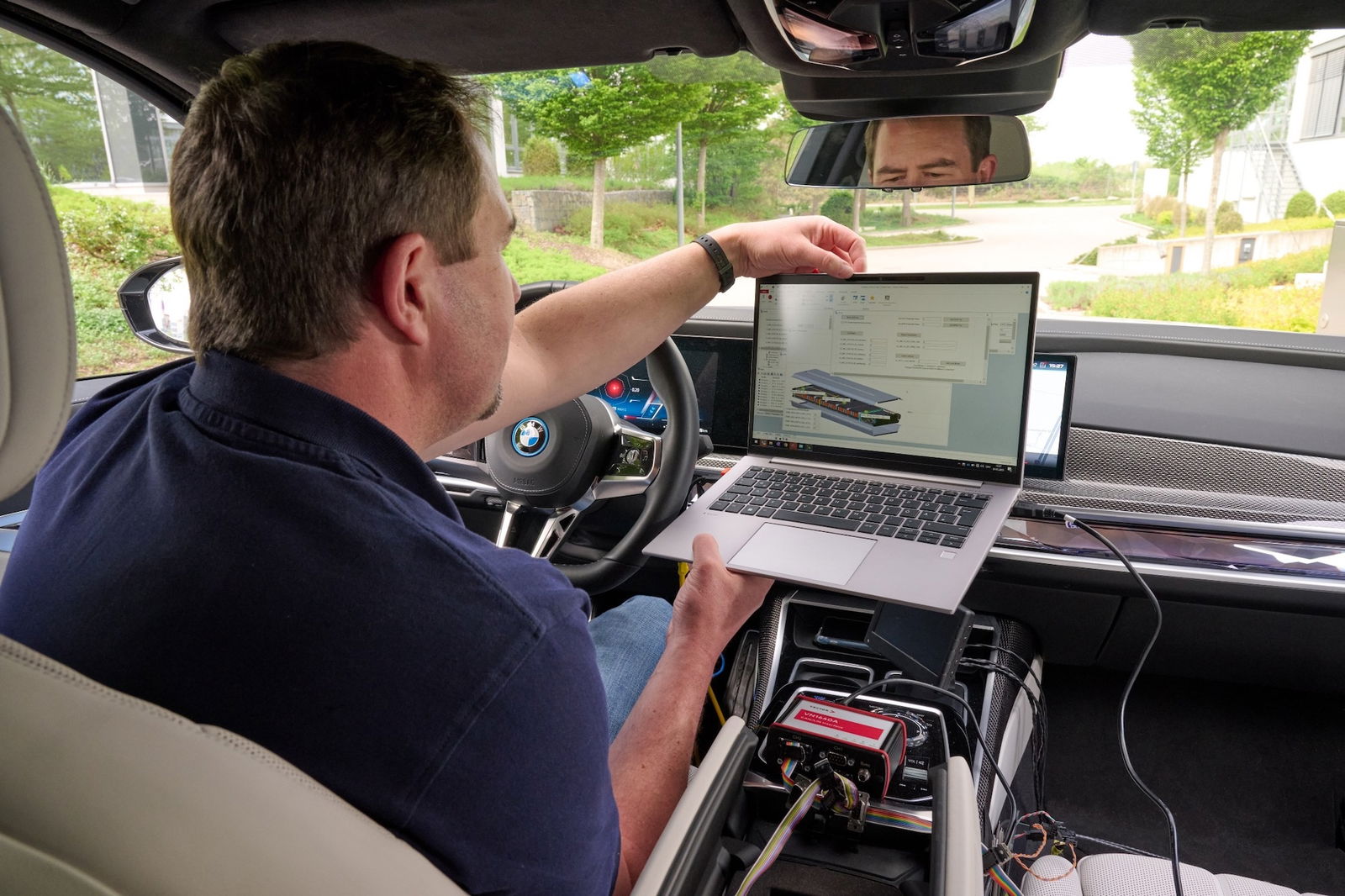 BMW und Solid Power testen Feststoff-Batteriezellen im i7