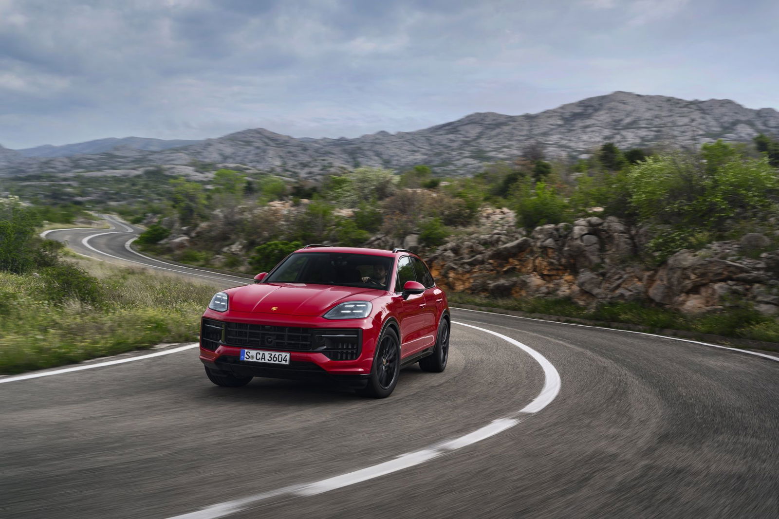 Porsche-Cayenne-Neue-Elektro-Version-schafft-Rennrekord