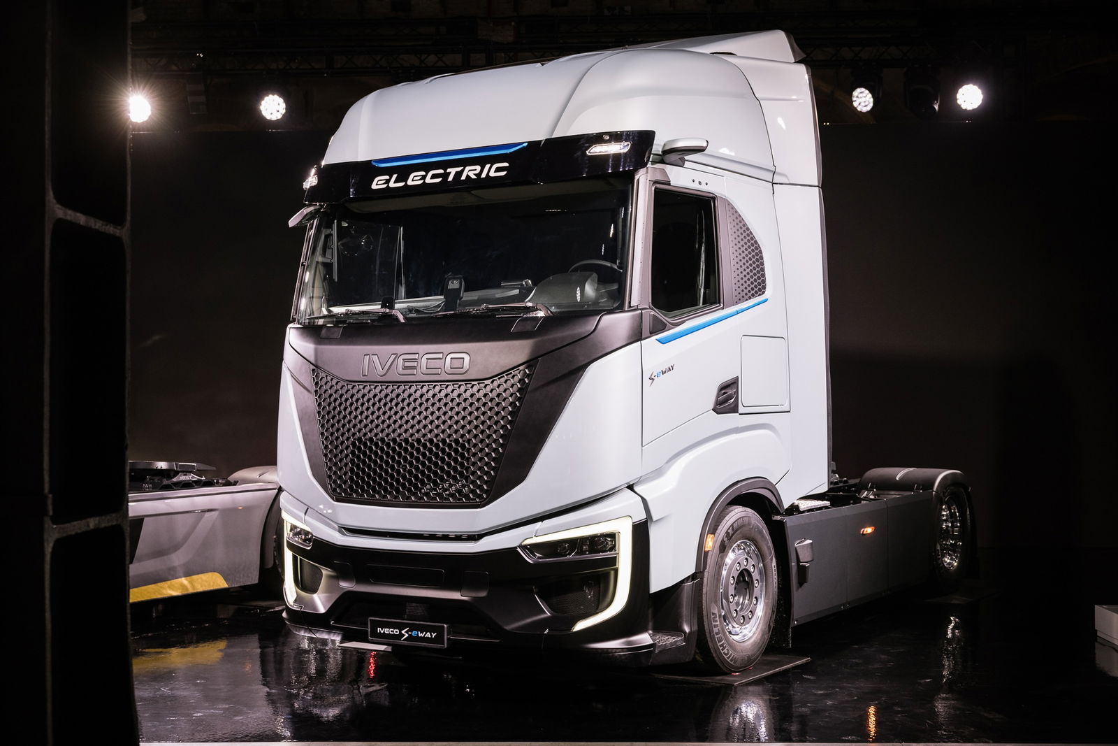 Iveco-gibt-1-2-Millionen-Kilometer-Batteriegarantie-bei-E-Lkw-S-eWay