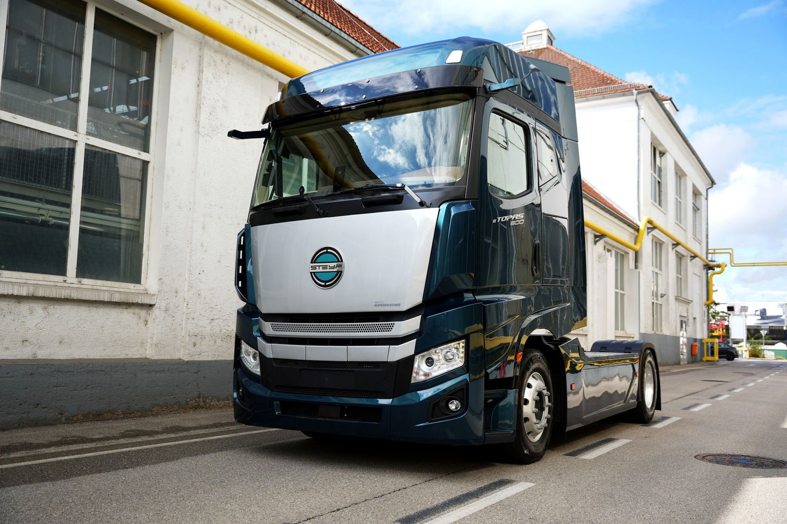 SuperPanther plant 16.000 E-Lkw bis 2030