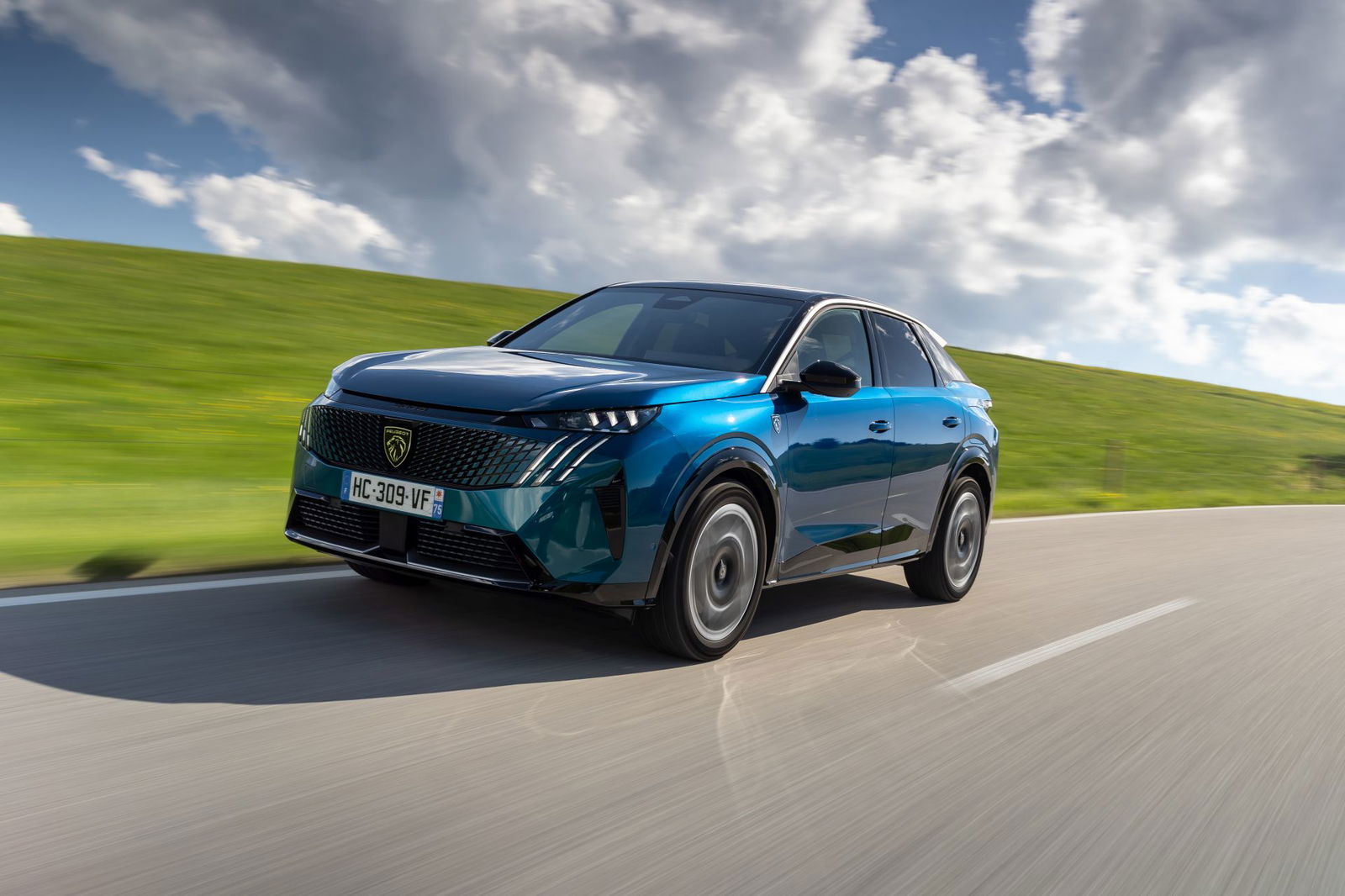 Peugeot bringt Allrad-Versionen für E-3008 und E-5008