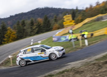 Ein Crash entscheidet: Finalkrimi im ADAC Opel Electric Rally Cup