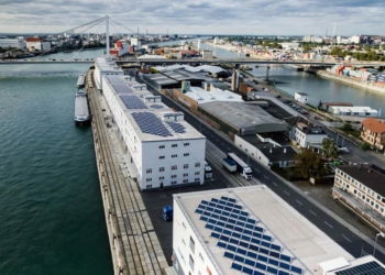 Hafen Mannheim baut MCS-Lader für Elektro-Lkw auf